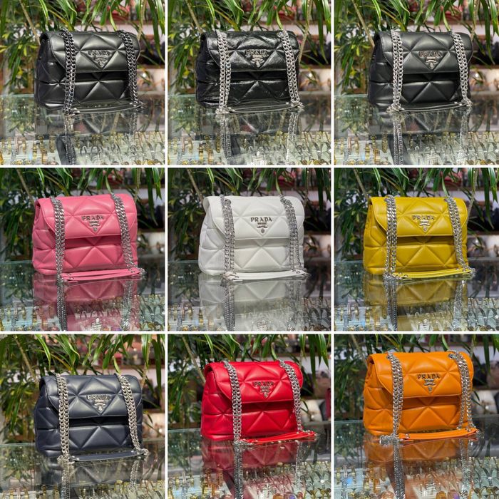 Geanta Prada noua !!! Dimensiuni 24/19 !!!