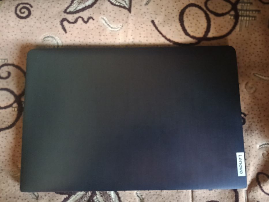 Lenovo IdeaPad 3 / AMD Ryzen 7 5825U / DDR 4 8GB / SSD 256GB / FHD 15.