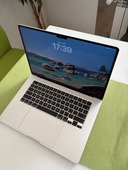 Лаптоп Apple - MacBook Air 15-inch Laptop - M5 chip with 10-core CPU and 10-core GPU - 16GB Memory - 512GB SSD - Silver