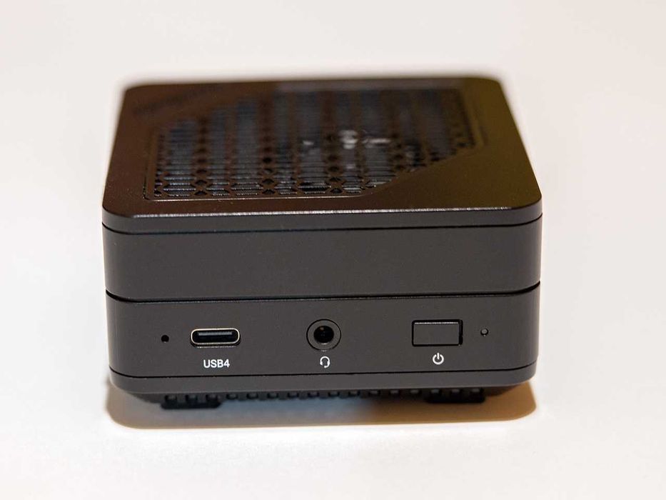 Mini PC Minisforum EM680 32GB DDR5 1TB M.2 SSD