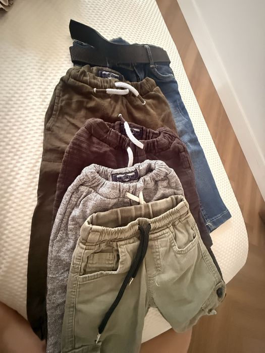 2 пакета одежды и игрушки, коврик игровой