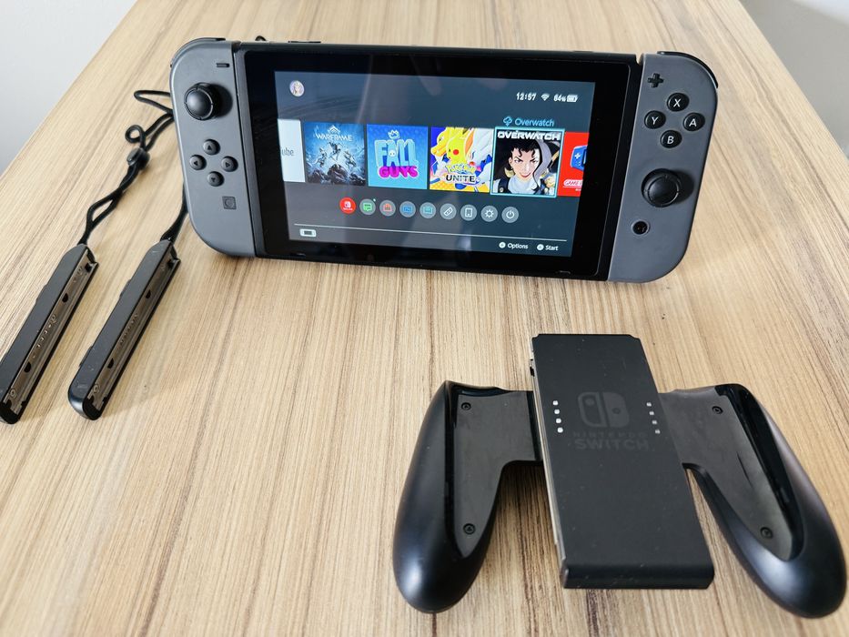 Nintendo Switch V2 Grey – stare impecabilă + accesorii – fără urme de uzură