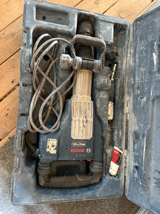 Къртач Bosch GSH 11 VC SDS Max