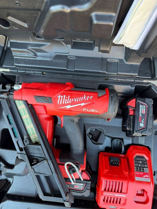 Milwaukee pistol de cuie pe acumulator