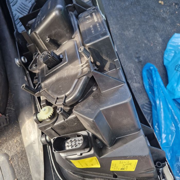 Far nou xenon vw sharan dreapta 2000-2009
