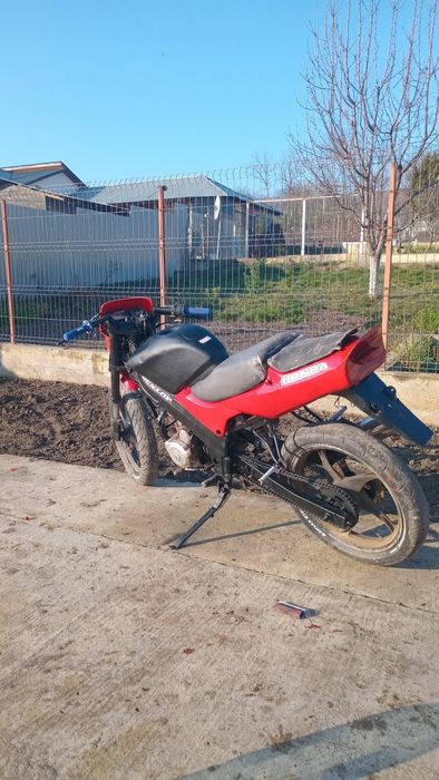 Vand sau schimb motor de 250 4t cu masina de camp sau cu cross