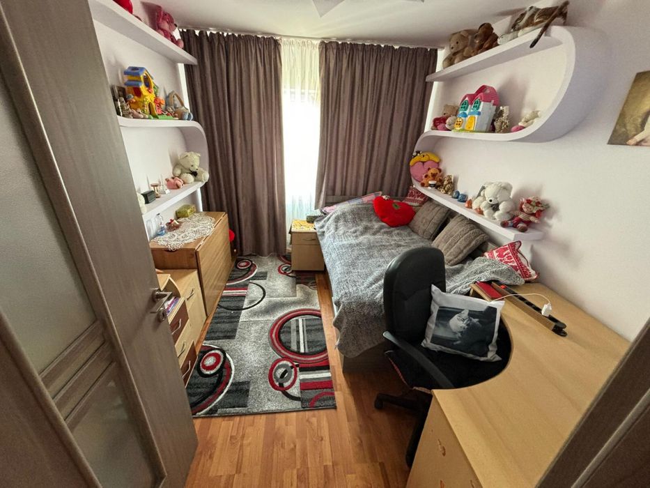 Vand apartament 3 camere