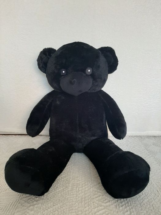 Големи плюшени мечки.