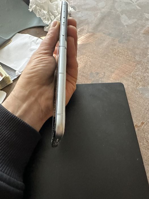 Продавам Motorola razr 60 Swarovski