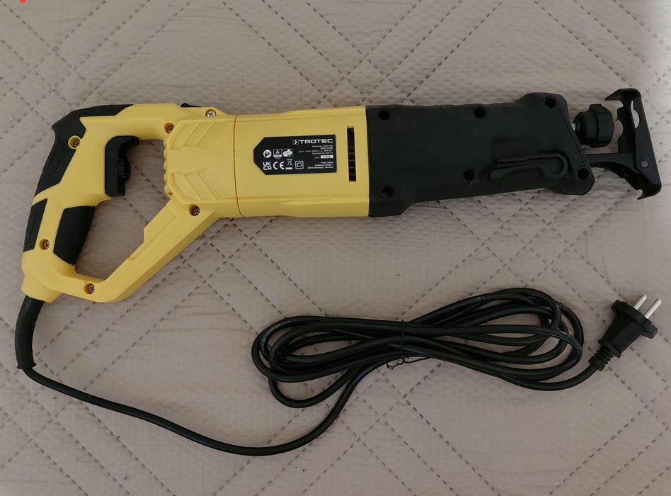 Саблен трион Trotec PRCS 10-850 (850W) с куфар/нов/