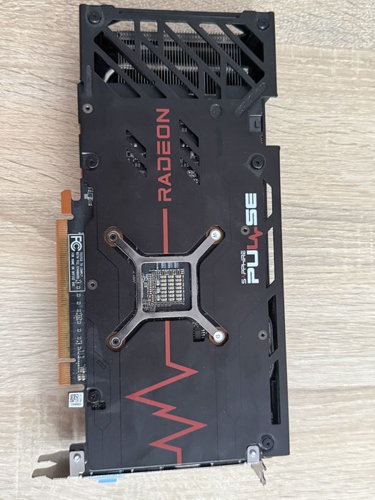 AMD 7600rx Radeon Saphire  Pulse 8gb vram GDDR6 128bit