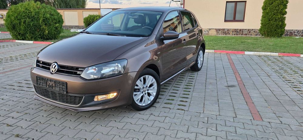 VOLKSWAGEN Polo