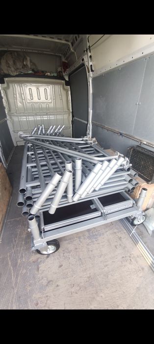 Чисто ново мобилно скеле олекотено перфектно за работа