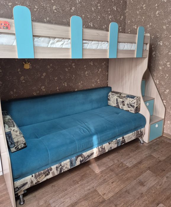 Кровать двухярусна