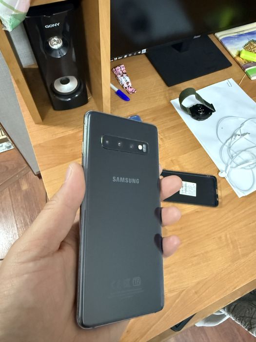 Продам смартфон Samsung Galaxy S10
