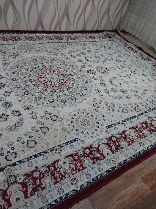 Ковёр для гостиной б/у