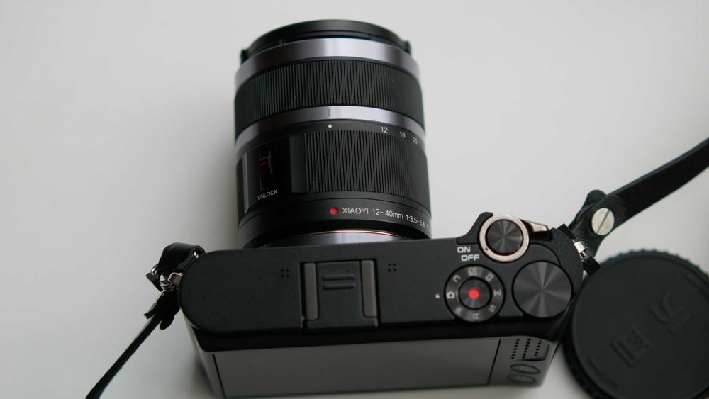 20MP, 4K/30fps YI M1 Mirrorless Camera, 12-40mm f/3.5-5.6 М4/3 обектив