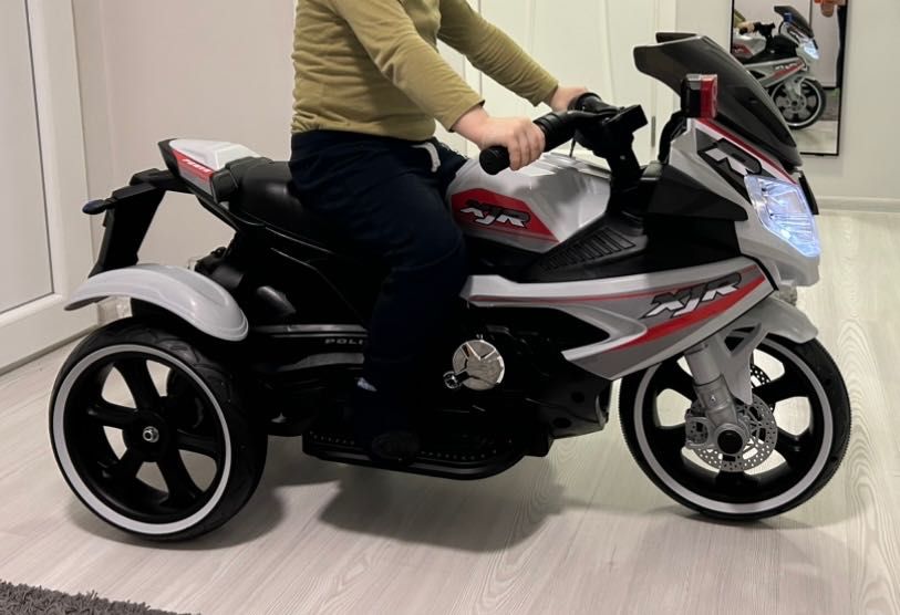 Акумулаторен Мотор 12V4.5AH XJR 134x70x75 Сив