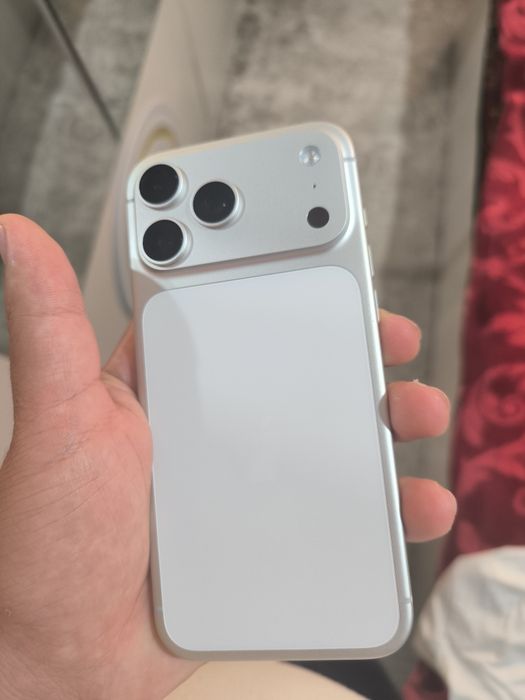iPhone 17 Pro Max Silver