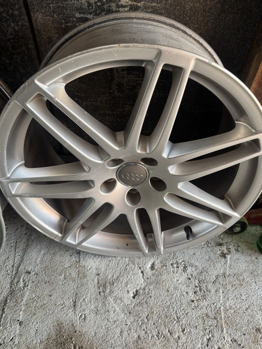 Джанти 19-ки свалени от Ауди А8 Д3