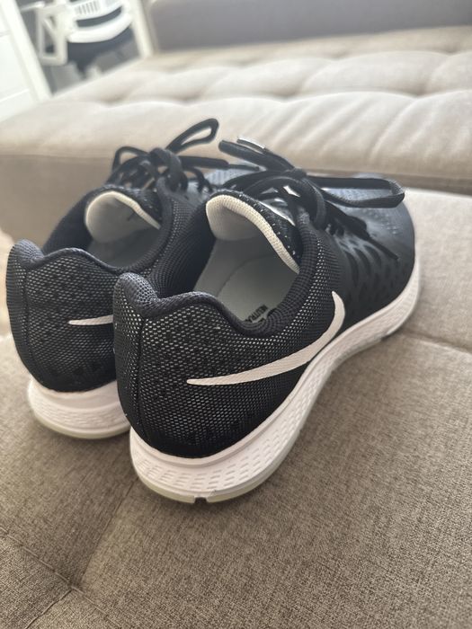 Adidasi nike.
