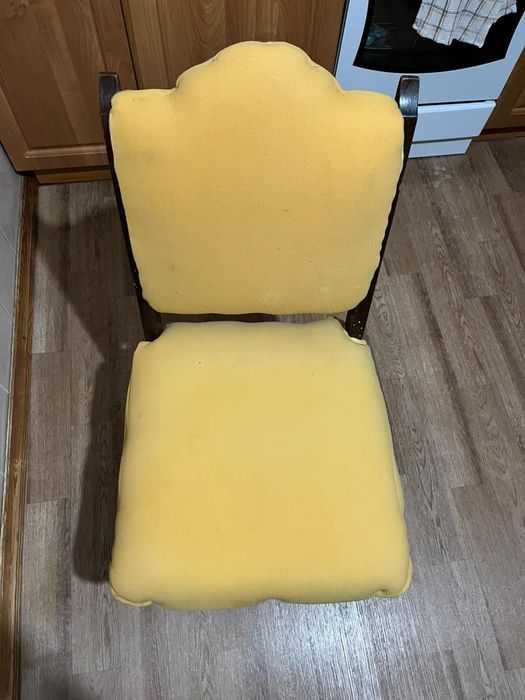 Стулья пять штук.