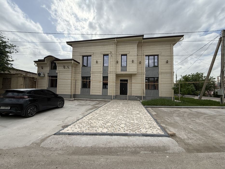 Продается коммерческое помещения 1000м2 в Яшнабадском районе