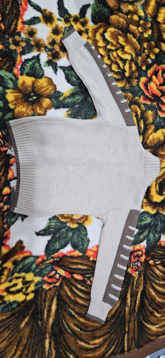 Вязаная кофта на замке