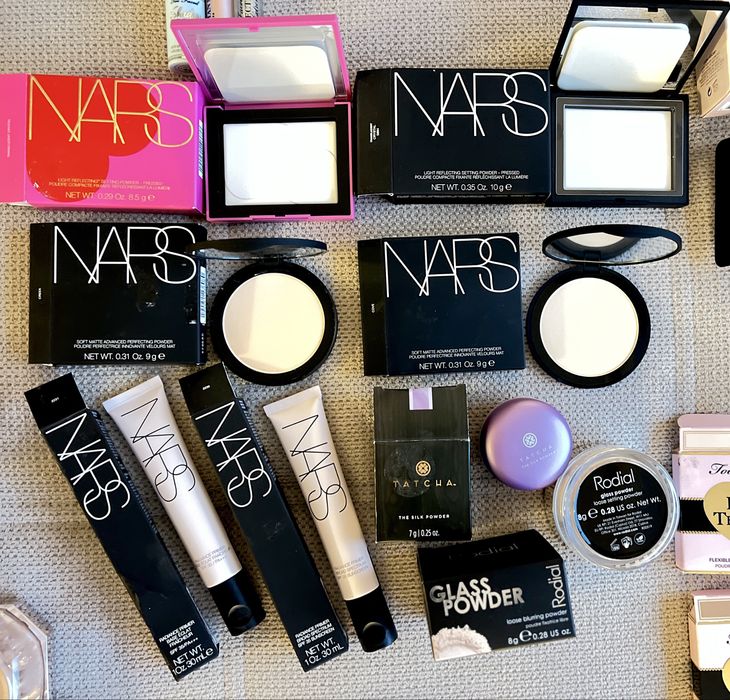 Бази, пудри и спрейове Laura Mercier, Milk, Too Faced, NARS, Mac