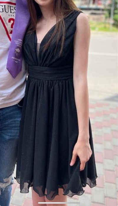 Rochie neagră de ocazie