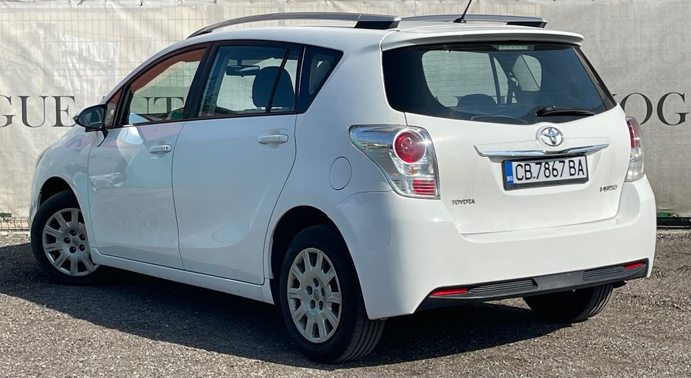 Кола под наем Toyota Verso