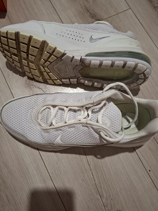 Продолавам бели маратонки Nike Air zoom hyperace 3
