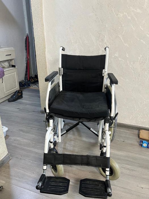 Продаю инвалидную коляску б/у