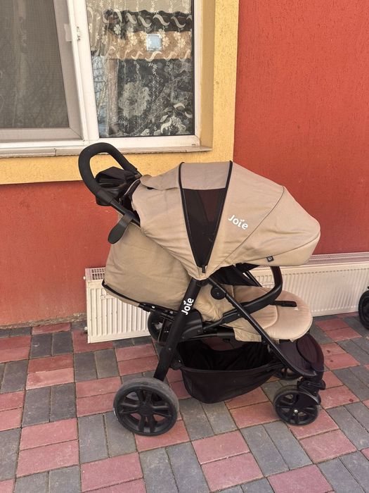 Vând carut sport Joie