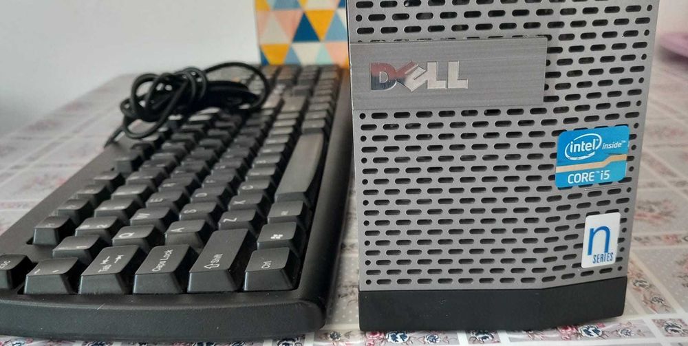 Sistem desktop Dell  OptiPlex 390, Procesor Intel Core i5-2400 CPU