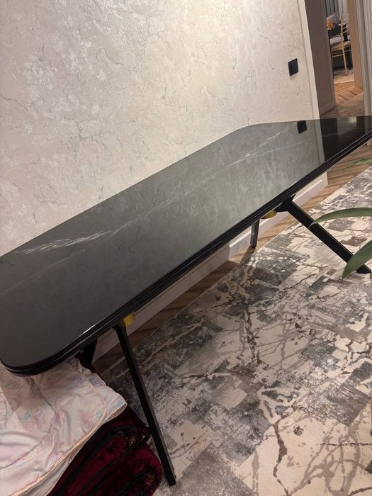 Продаётся стол новый