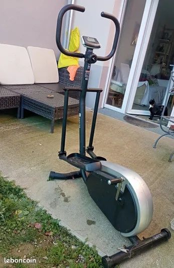 Bicicletă eliptică marca Domyos