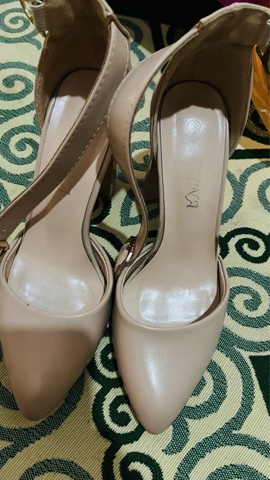 Продам женские туфли