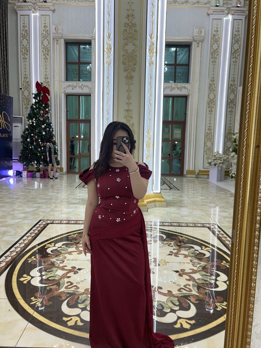 Красный платье 10000