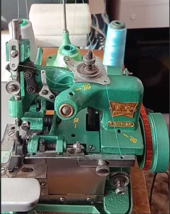 Продается швейная машинка аверлог