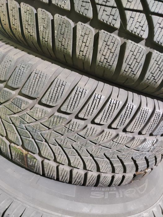 4 бр зимни 225/50/17 Dunlop 22г