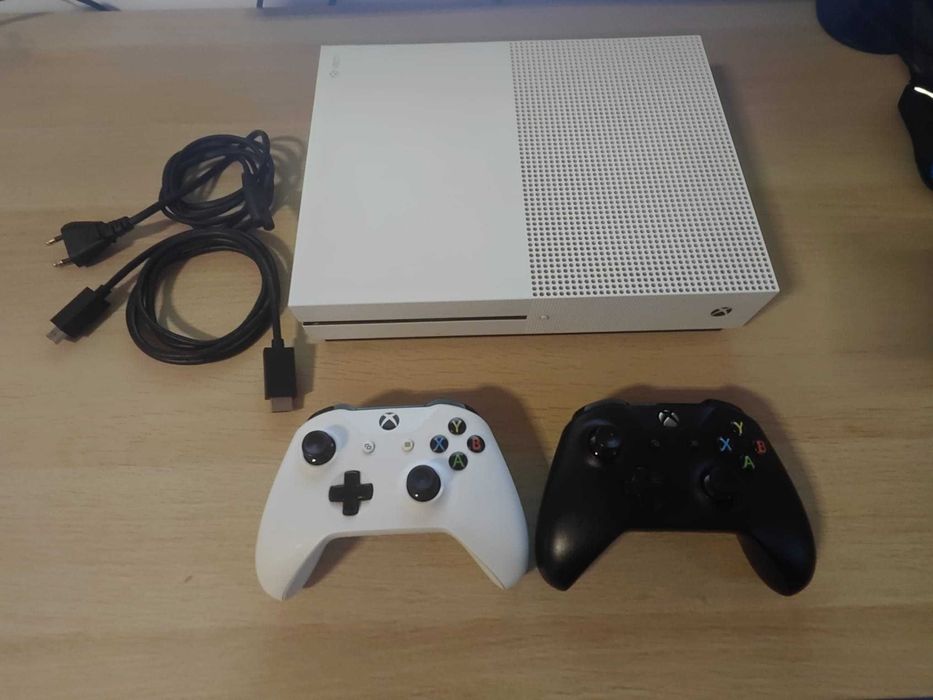Xbox One S - 500 GB - 2 Controllere & 6 Jocuri - Perfect functional - Curatat intern