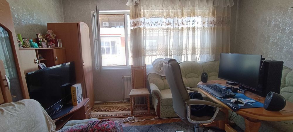 Продавам 4 стаен апартамент в идеален център.