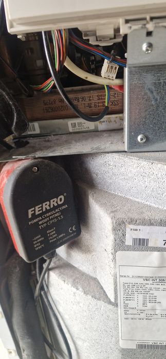 Centrala vaillant placa defecta cred in rest totul.functional