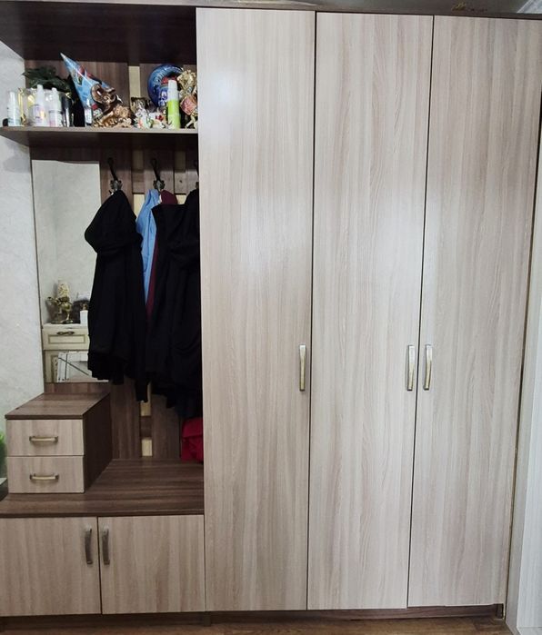Продам шкаф в прихожую