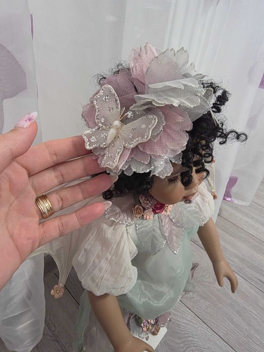 Păpușă de porțelan