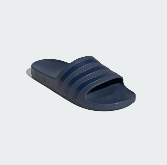 Оригинальные тапочки Адидас