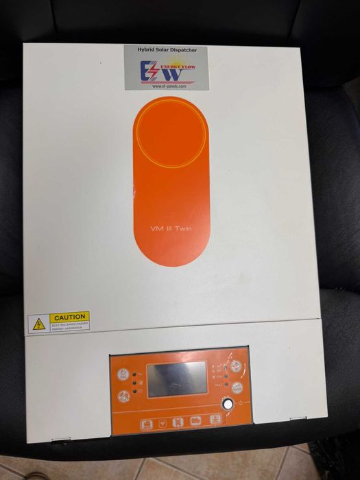 Хибриден соларен инвертор MPPT VM III 6000 TWIN