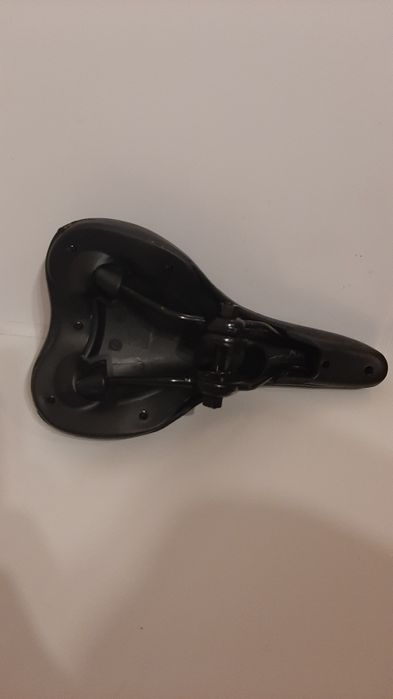 Покрышка, сиденье,подножка для велосипеда.