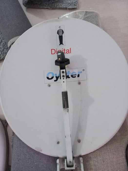 Сателитна чиния OYSTER  и телевизор MEGASAT